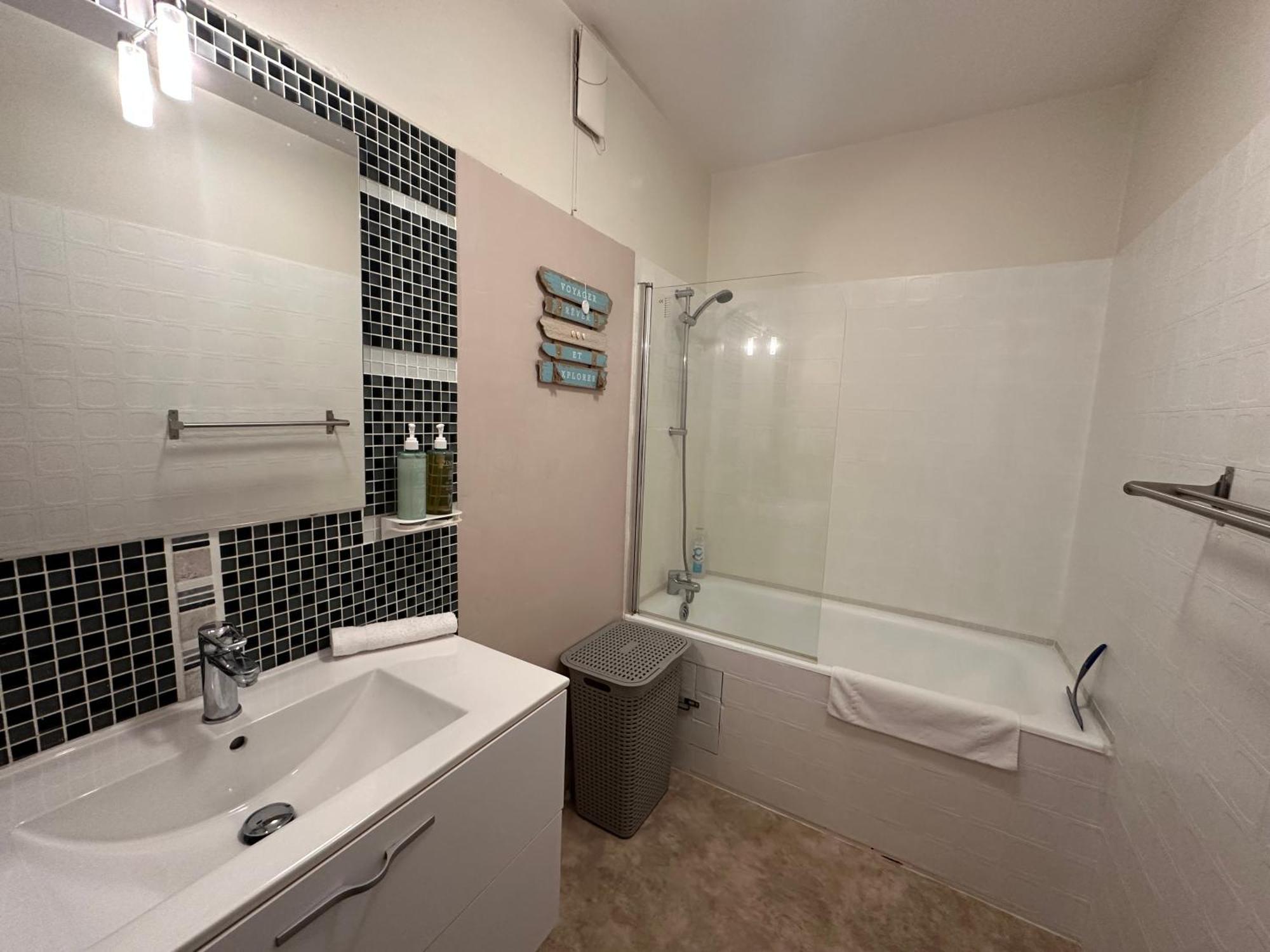Orleans Centre Proche Gare - Appartement Fonctionnel Residence Calme Parking Prive Gratuit - Le Central Elegance Eksteriør bilde
